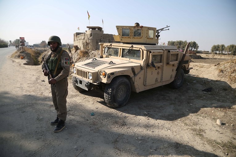 U talibanskim napadima ubijena 23 afganistanska vojnika