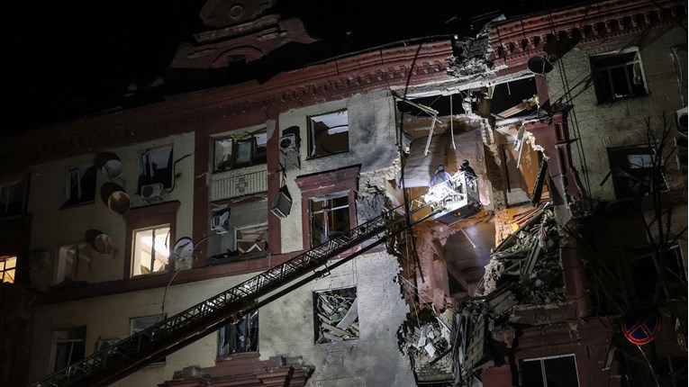 Rusi granatirali zgradu u Zaporižji, dvoje mrtvih