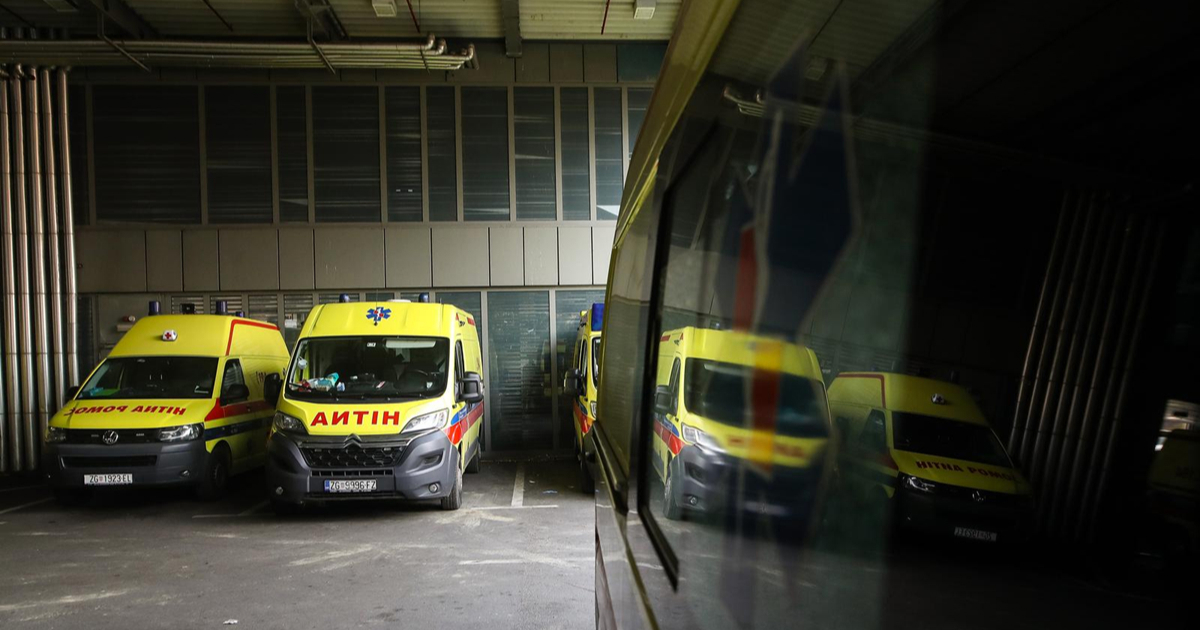Mladić (21) se srušio i umro ispred kafića u Sinju