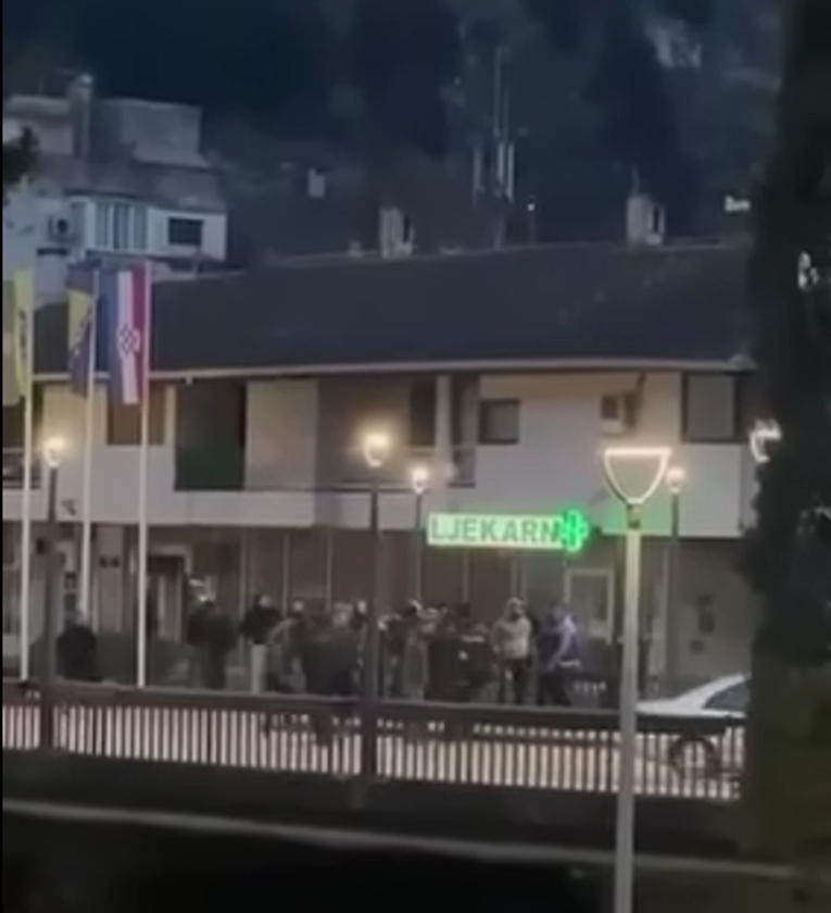 VIDEO Masovna tučnjava u BiH nakon što je oštećen mural posvećen Vukovaru