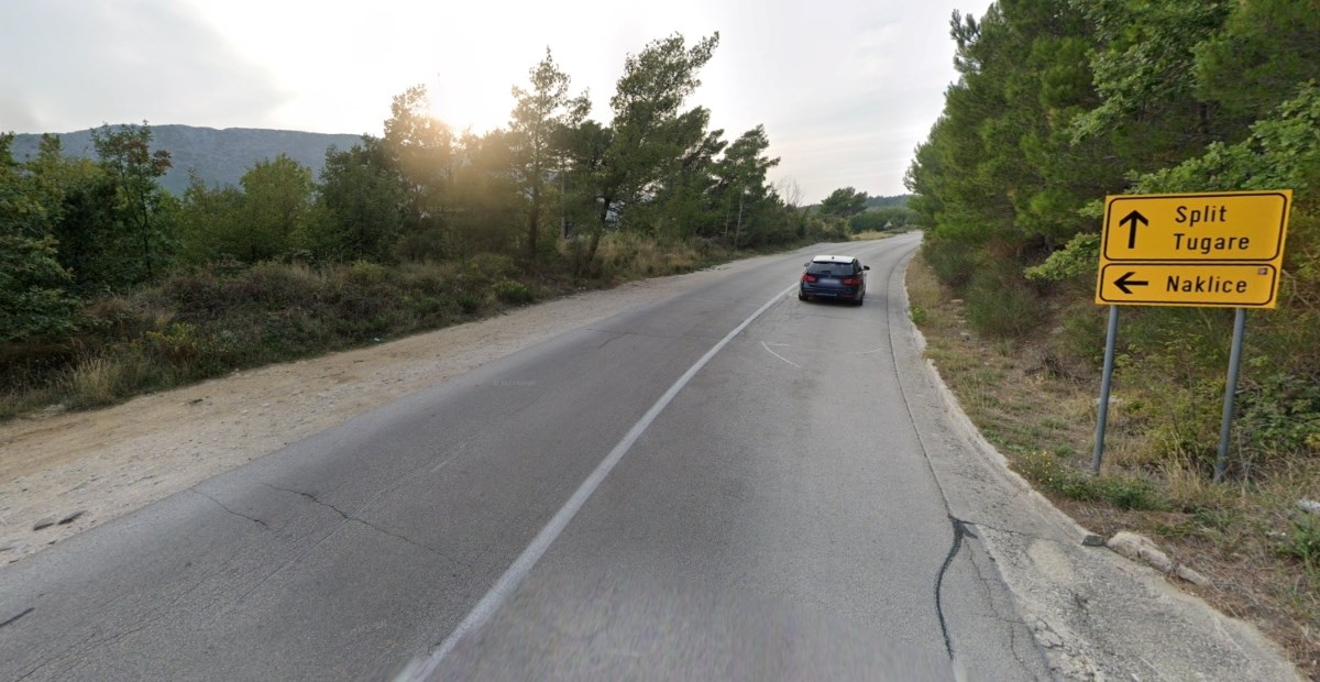 Zbog odrona stijena zatvorena cesta iznad Omiša