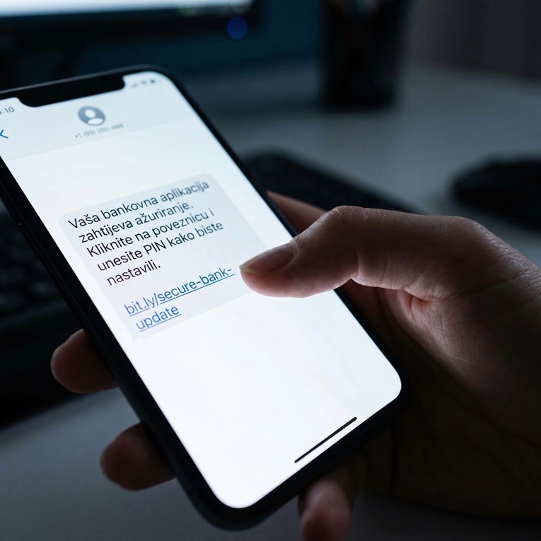 Žena iz Vodica nasjela na lažni SMS, s računa joj skinuto gotovo 4000 eura