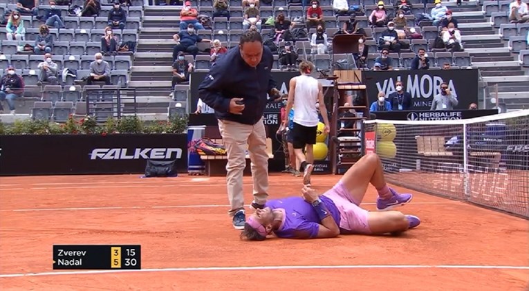 VIDEO Nadal je pao, žestoko udario u zemlju i izazvao muk. Svi su skočili pomoći