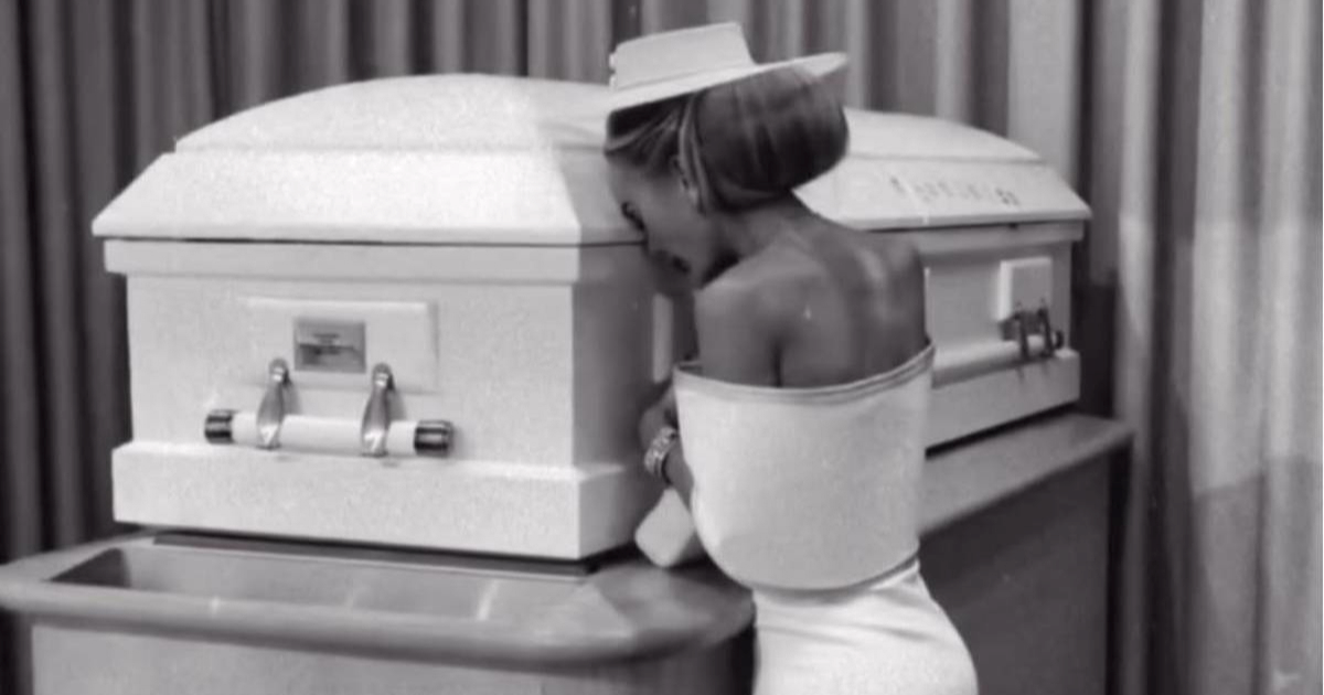 Influencericu napadaju jer se snimala na kćerinom sprovodu: "Nije zbog lajkova"