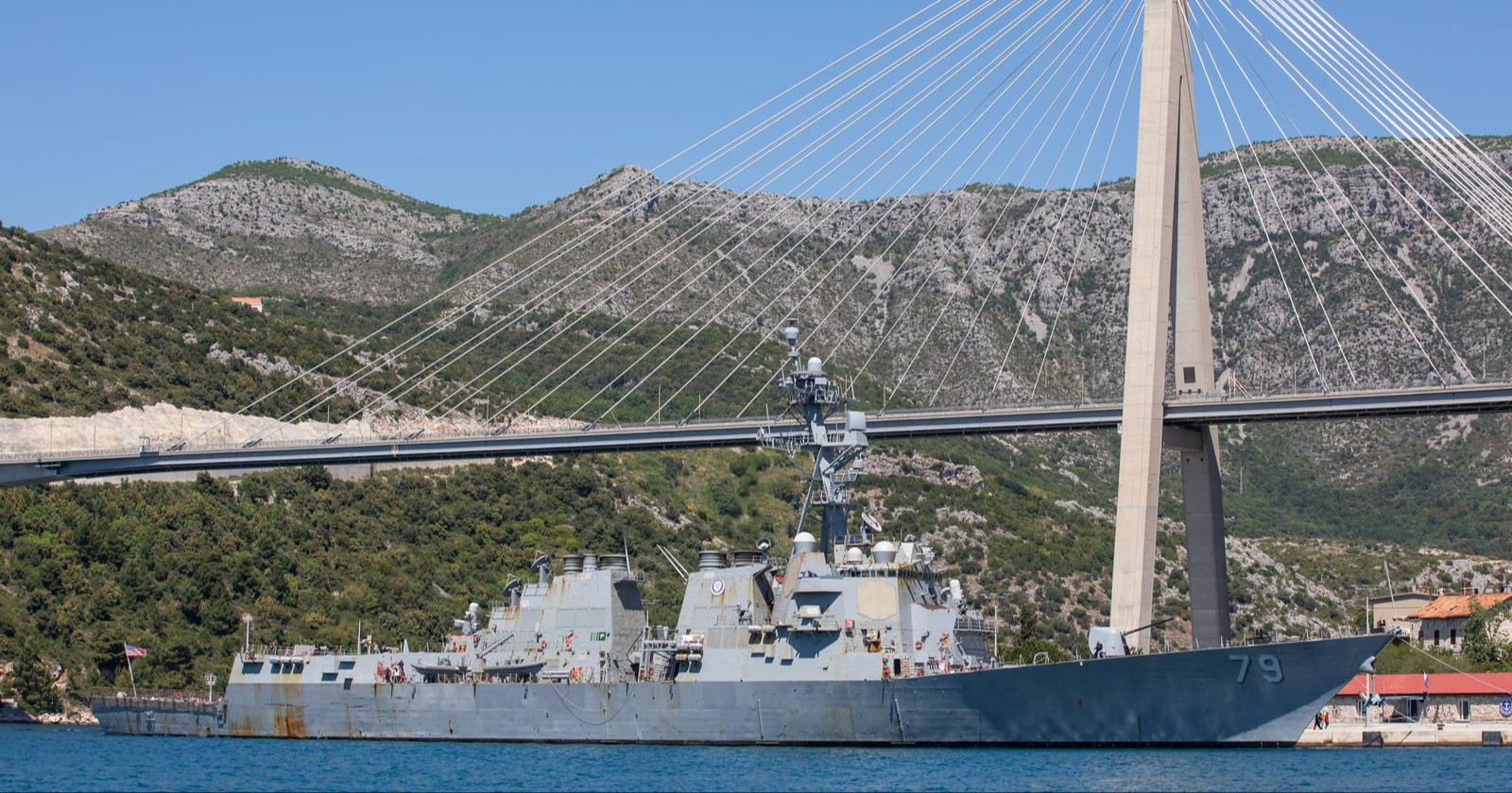 FOTO Ratni brod SAD-a s Bliskog istoka stigao u Dubrovnik