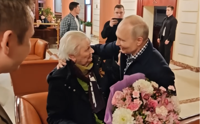 Putin nakon glasina da se skriva u bunkeru objavio video sa svojom bivšom učiteljicom