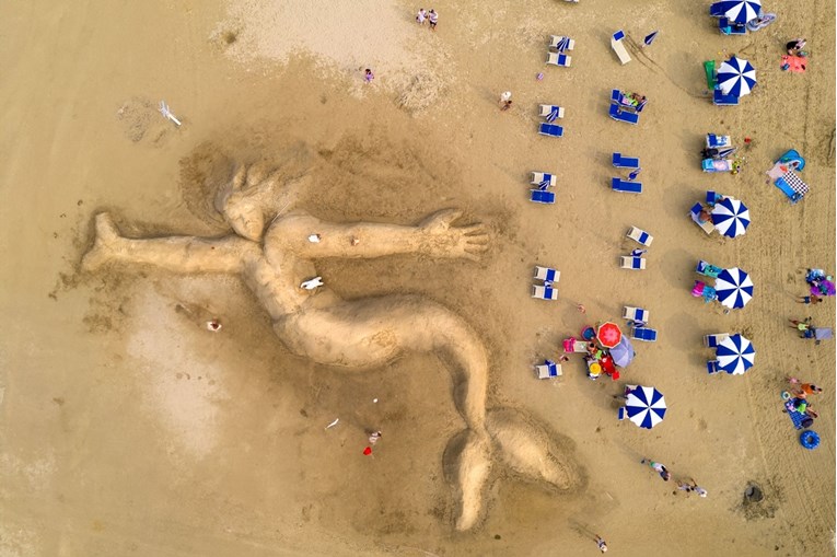 Ovi nevjerojatni prizori snimljeni su u Hrvatskoj, skulpture su nastale u pijesku