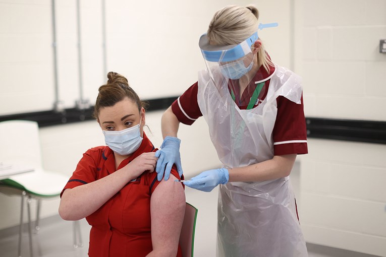 Treba li i može li cijepljenje za zdravstvene djelatnike biti obavezno?