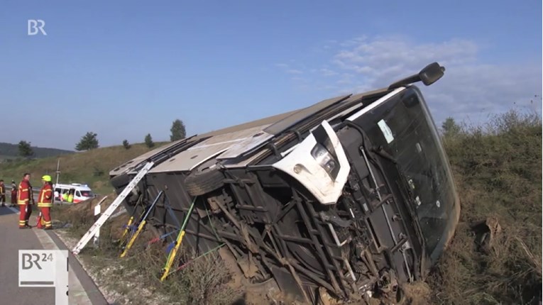 Autobusna nesreća na autocesti u Njemačkoj, dvije osobe teško ozlijeđene