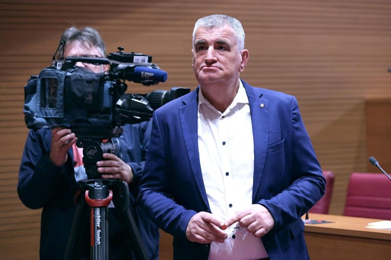 Bulj: Ako Tomašević smije zabraniti Thompsona, zašto ja nisam smio Pupovčevu izložbu?