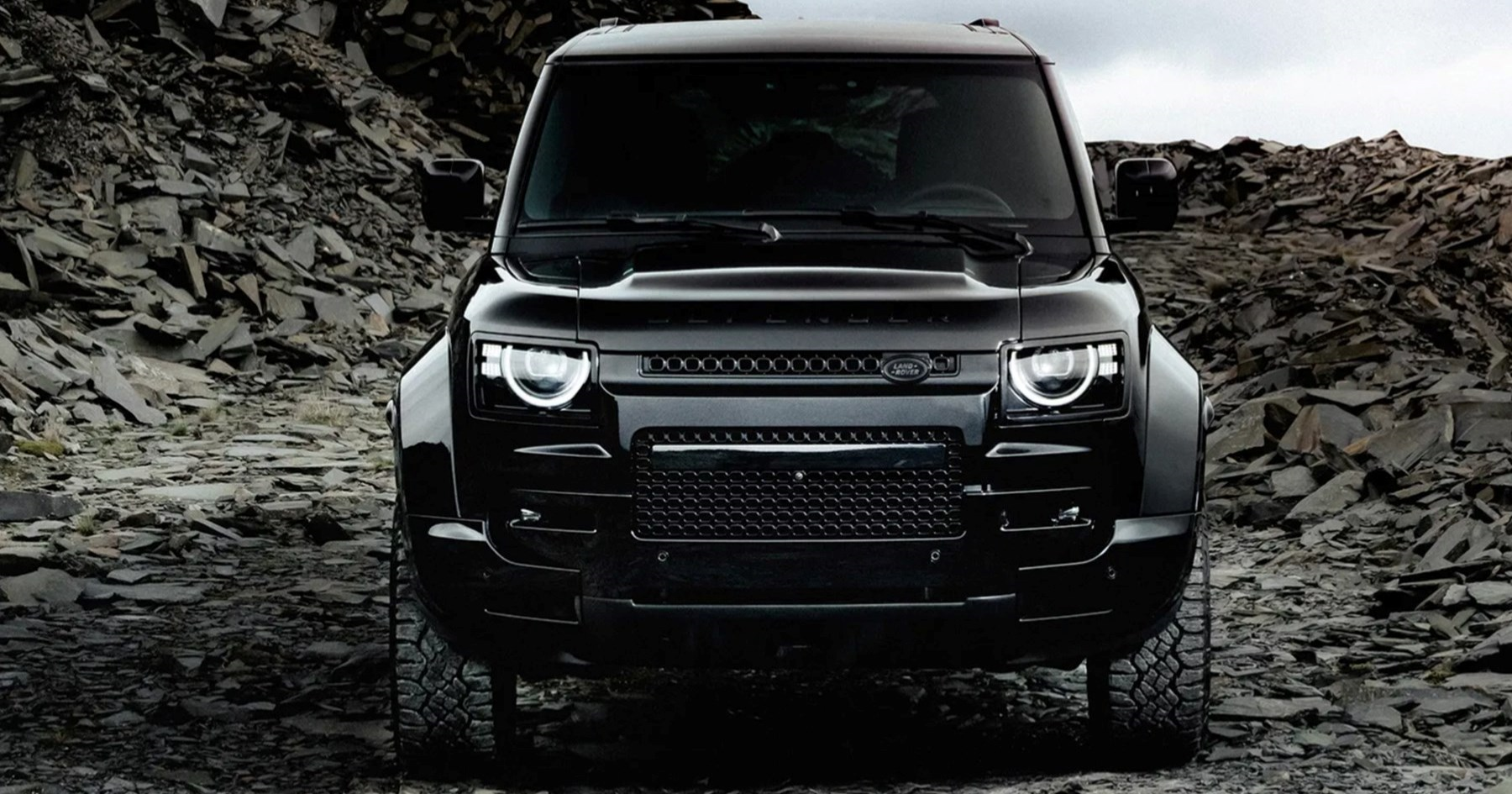 VIDEO Novi Land Rover Defender OCTA Black: 626 KS u najtamnijoj izvedbi