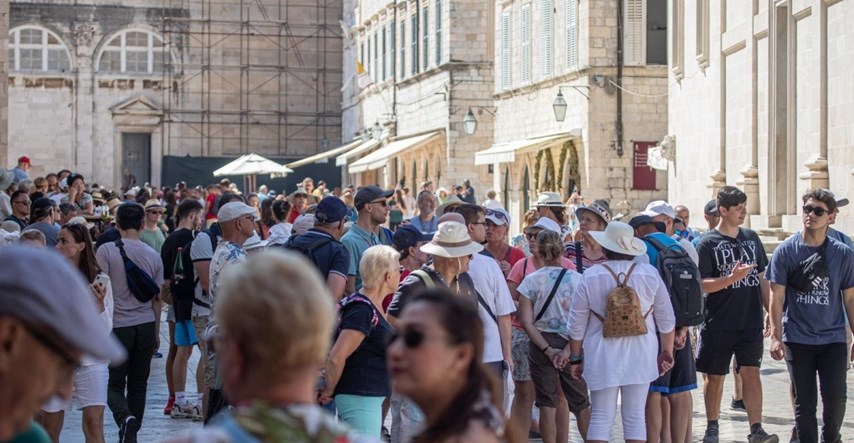 Broj turista u srpnju bio blizu razine iz rekordne 2019., broj domaćih gostiju pao