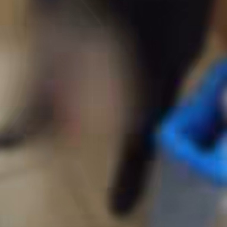 VIDEO Čistačica na aerodromu u Maleziji čula plač iz kante. Unutra bilo novorođenče