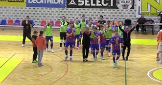Torcida pobjedu nad Dinamom slavila uvredljivom obradom Stavrosove pjesme