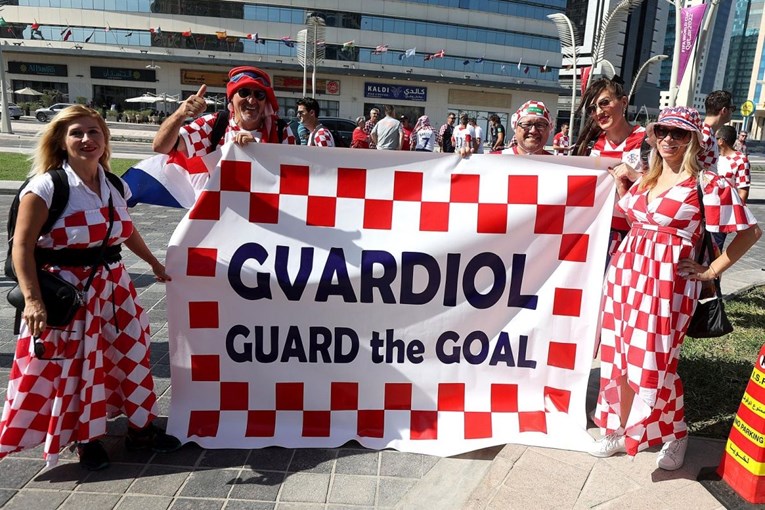 Hrvatski navijači transparentom Gvardiolu poslali poruku i privukli pozornost u Dohi