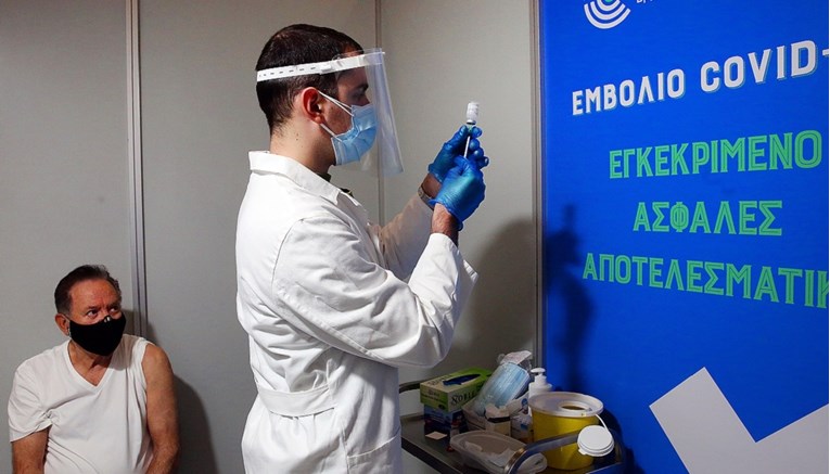 U Grčkoj cijepljenje za zdravstvene radnike postaje obavezno
