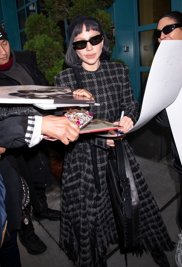 "Izgleda bolesno i umorno, što se događa?" Obožavatelji zabrinuti za Lady Gagu