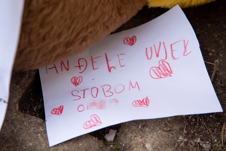 FOTO I danas ima puno poruka u Prečkom: "Dragi T, uvijek ću te voljeti, tvoj V."