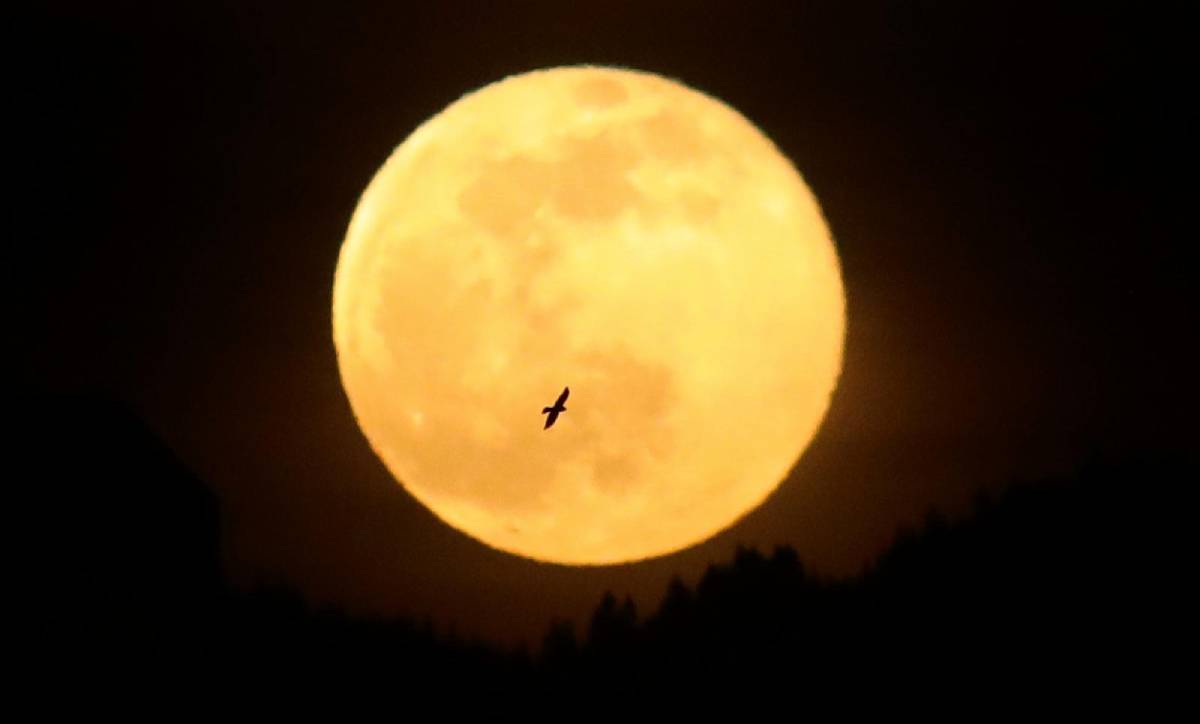 Pogledajte kako je izgledao Supermjesec ovoga vikenda u Puli i Sarajevu