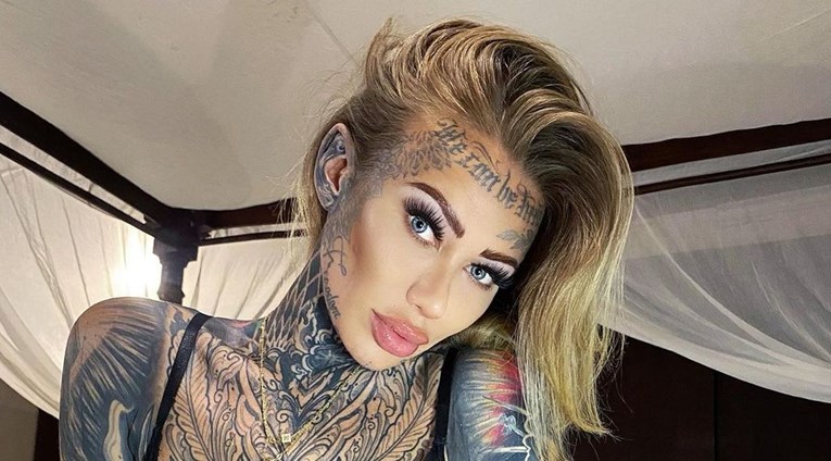 Tetovirana zvijezda Instagrama pokazala kako bi izgledala bez tetovaža
