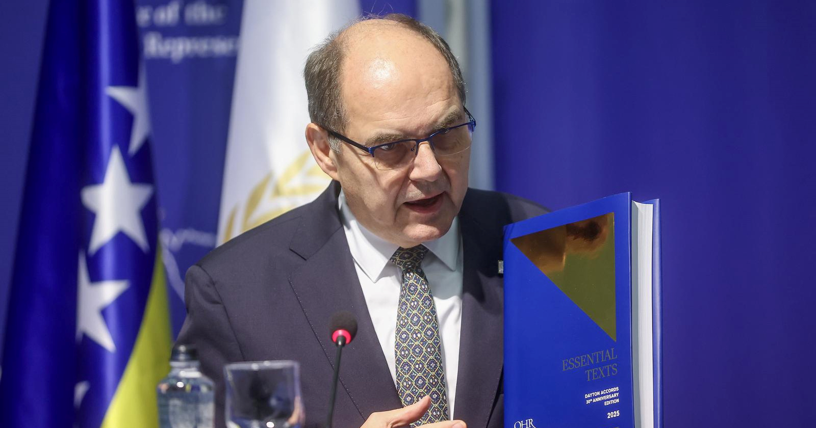 Čović kaže da je vrijeme da Schmidt ode. Schmidt: Ostajem u BiH