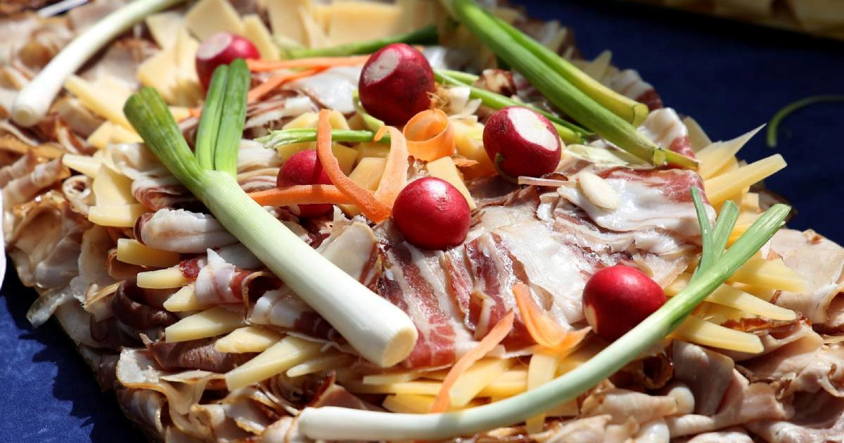 Hrvati u Boliviji priredili tradicionalni doručak za Uskrs