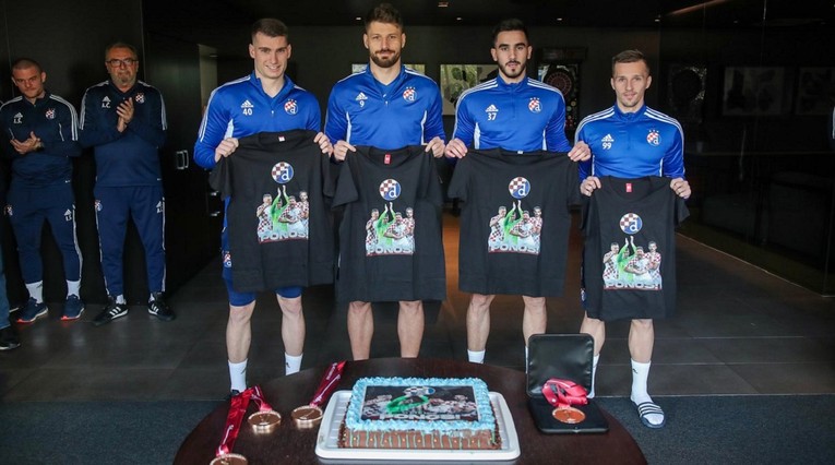 Pogledajte kako je Dinamo dočekao svoje brončane i kakvu im je tortu spremio
