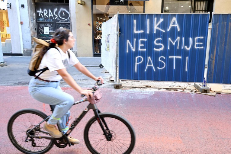 FOTO U Zagrebu osvanuo natpis "Lika ne smije pasti"