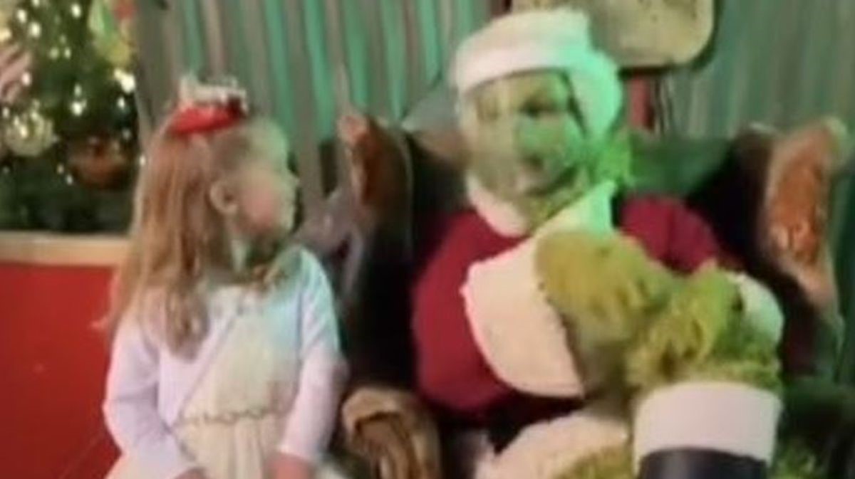 Djeca se htjela fotkati s Grinchom, a on napravio nešto što je razljutilo roditelje