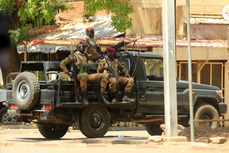 Najmanje deset ubijenih u napadu na konvoj kanadske kompanije u Burkini Faso