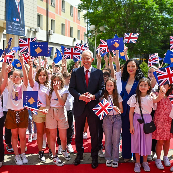 Tony Blair na Kosovu upoznao Toniblera, Toniblera, Toniblera, Toniblera i Toniblera
