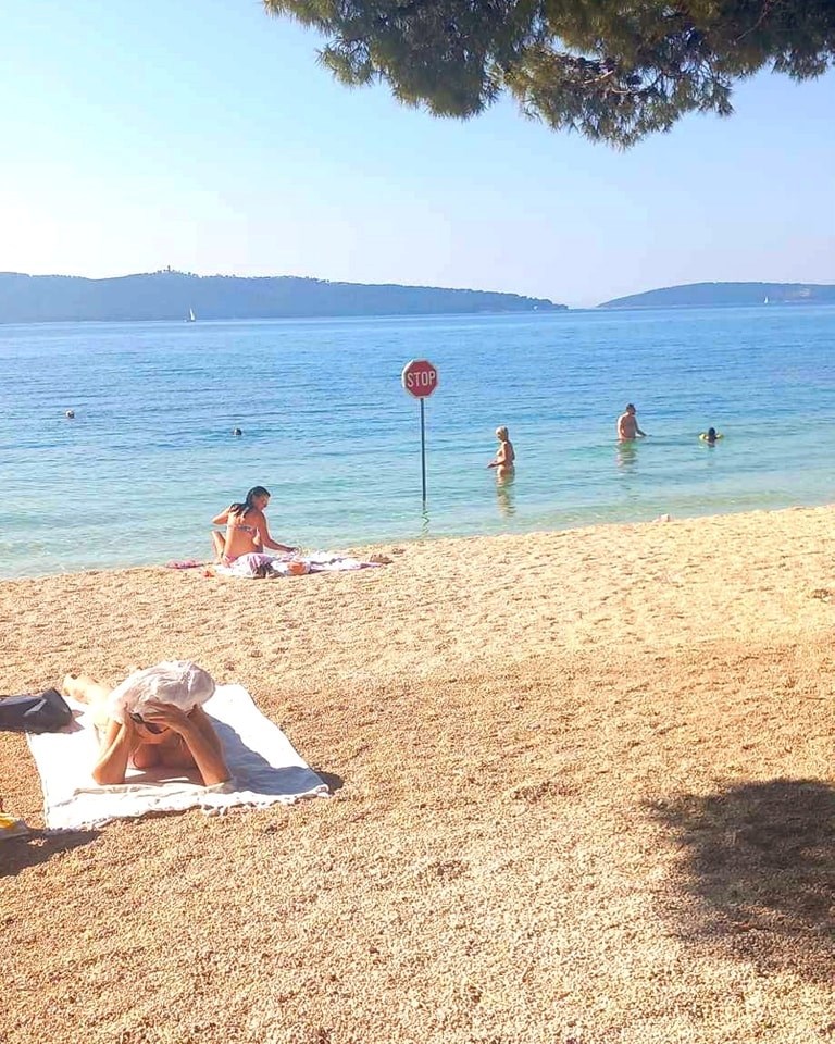 Fotografija s plaže u Dalmaciji je hit na Fejsu. Jasno je zašto