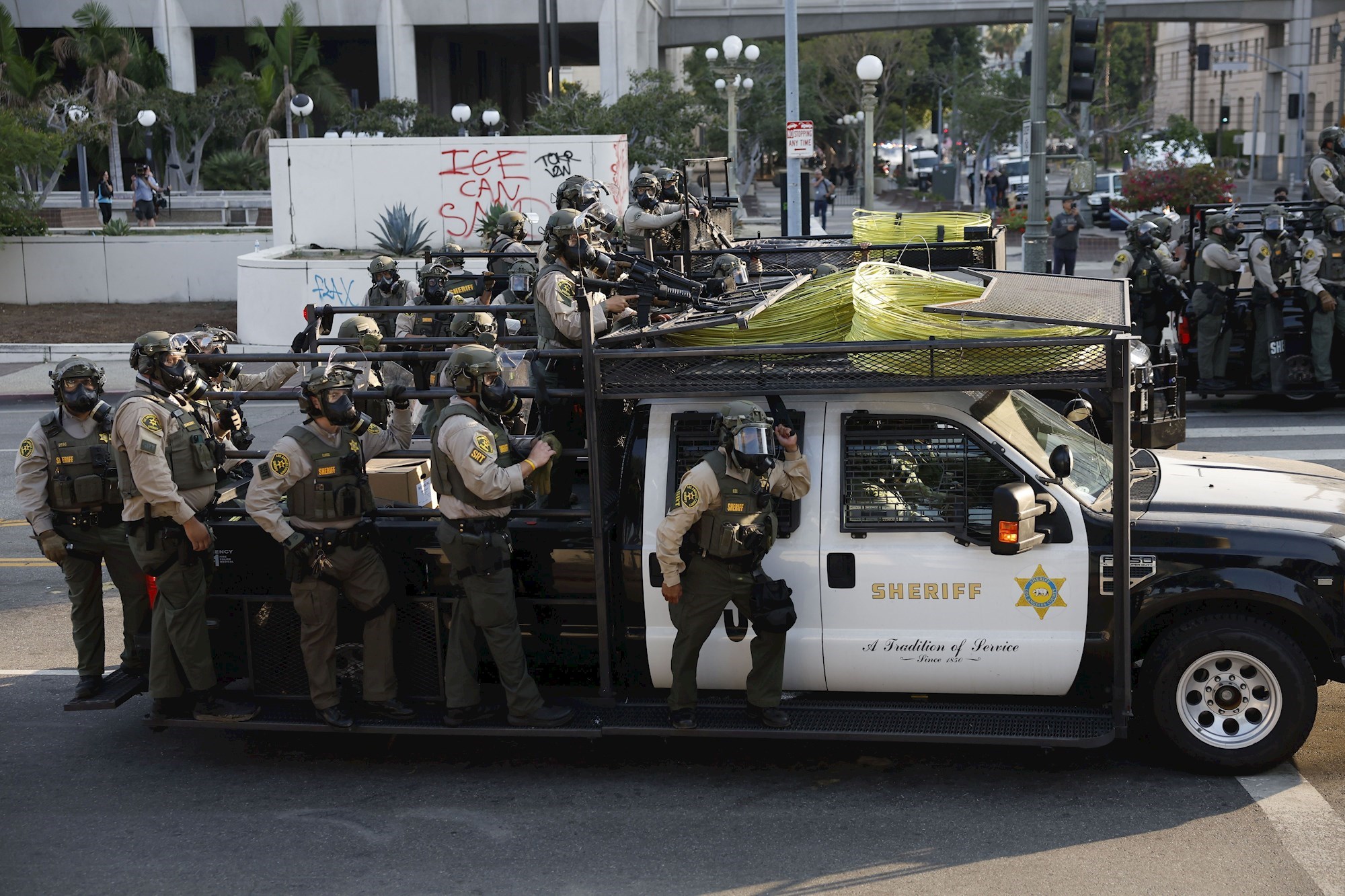 Marinci stigli u Los Angeles, uvodi se policijski sat?