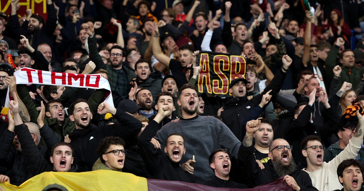Navijači Rome nosili zabranjen natpis na majicama. Dobili velike kazne