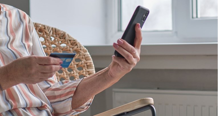 Žena (68) u Slavoniji mislila da se dopisuje sa sinom, prevarantu uplatila 2750 eura