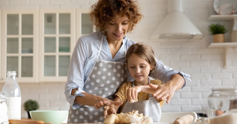 Dobrota se uči kod kuće: Kako djecu naučiti empatiji kroz male navike?