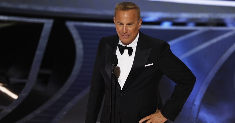 Kevin Costner proslavio je 68. rođendan. Izgleda bolje nego ikad, a evo i zašto