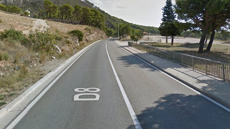 Zatvorena cesta kod Makarske, sudarili se motocikl i auto