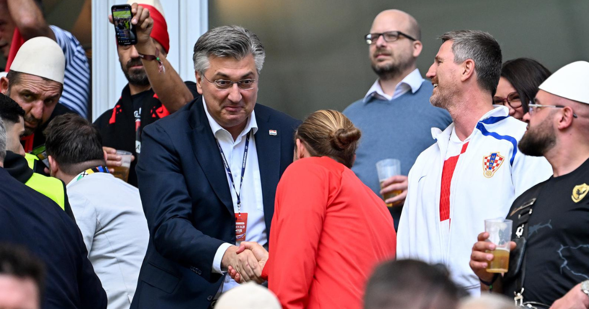Andrej Plenković došao na utakmicu Hrvatska - Albanija, snimili ga na tribinama