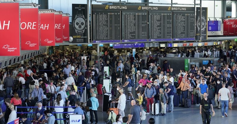 Porastao broj putnika na frankfurtskom aerodromu, i dalje ih je puno manje nego 2019.