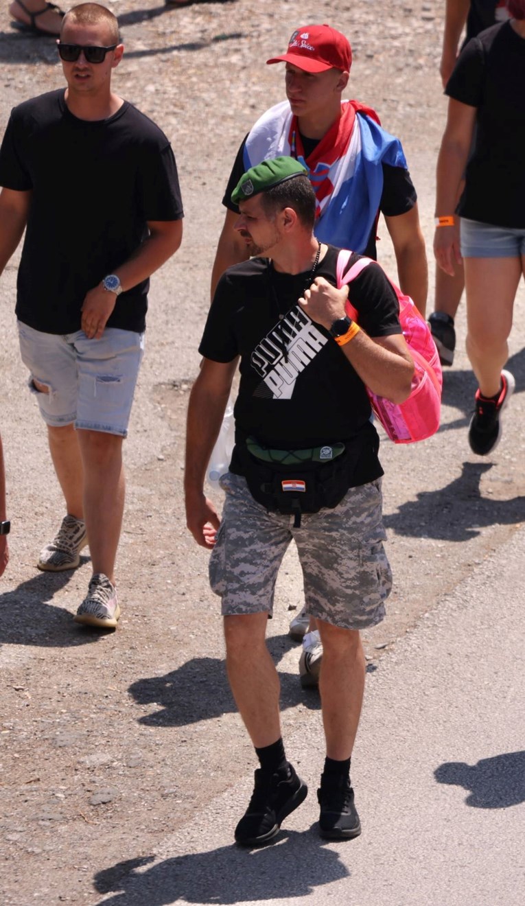 FOTO Posjetitelji nose plastične vrećice jer ne smiju unijeti torbe na Hipodrom