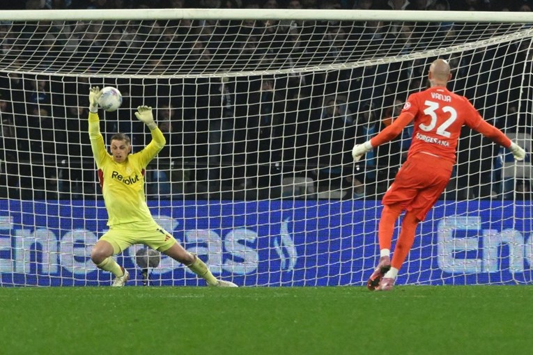 Golčina iz penala srpskog golmana Napolija. Pokušajte je uhvatiti pogledom