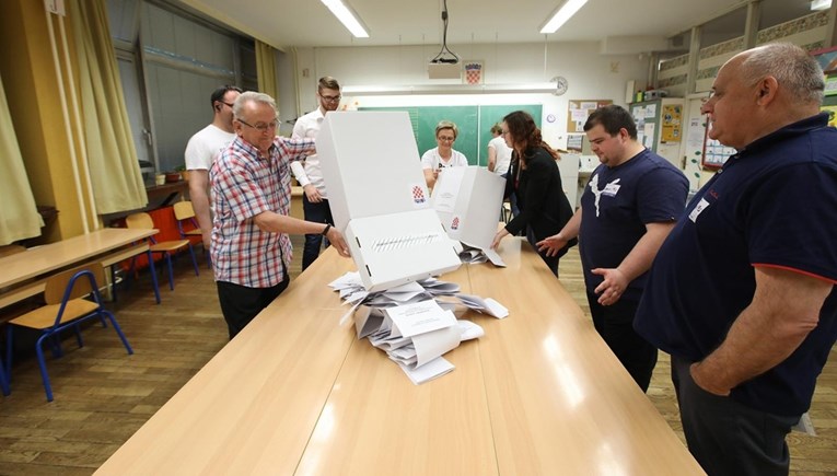 Naknade članovima biračkih odbora na lokalnim izborima i do 160 eura