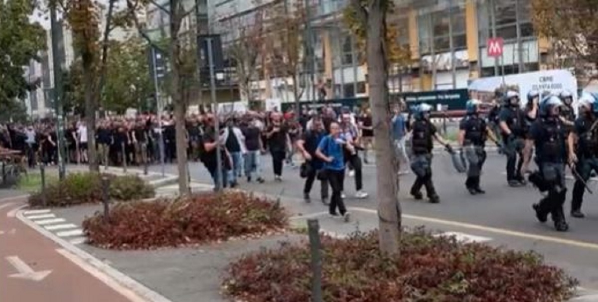VIDEO Korteo Bad Blue Boysa ulicama Milana