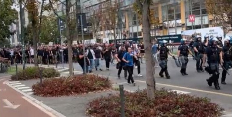 VIDEO Korteo Bad Blue Boysa ulicama Milana