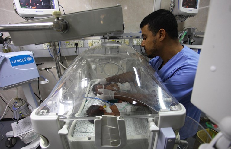 U bolnici u Gazi umiru prerano rođene bebe