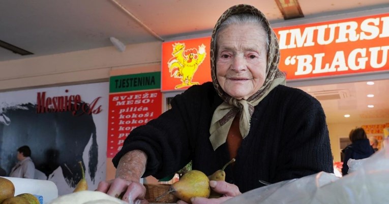 Baka Zlata ima 100 godina, ali i dalje svake nedjelje marljivo prodaje hranu na placu