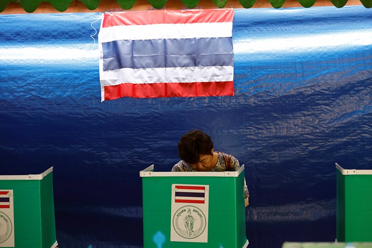 Tajlanđani biraju novi parlament i odlučuju o ustavnoj reformi