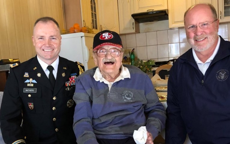Američka ambasada čestitala 109. rođendan hrvatskom marincu s Iwo Jime