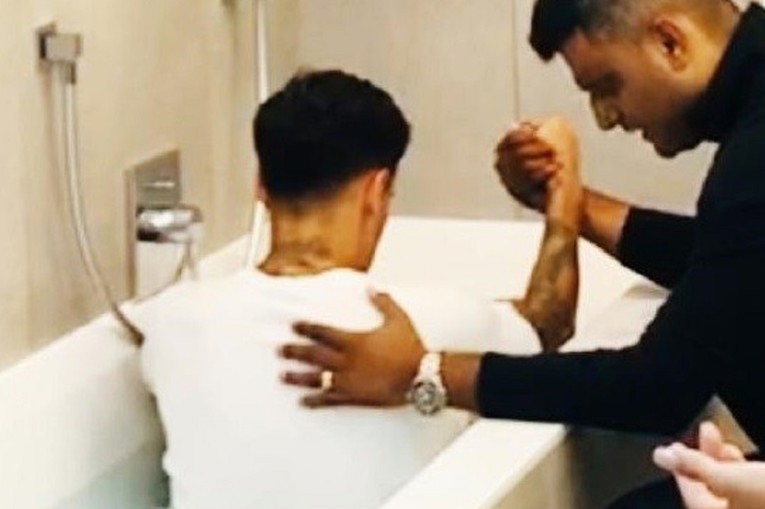 Coutinho se krstio doma u kadi